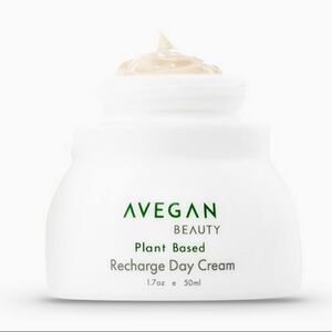 NWT AVegan Beauty Plant Based Recharge Day Cream
